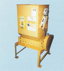樹脂バンパー破砕機