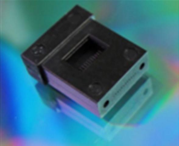 多芯光ファイバ接続用コネクタ (ＭＴコネクタ)