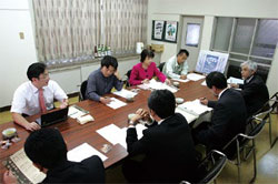 各酒造メーカーの代表者らが参加して定期的に企画委員会を開催