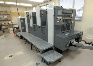 設備貸与制度を活用して導入した4色機　写真