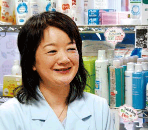 ネットでもきめ細かなサービスを心がける中村智子店長　写真