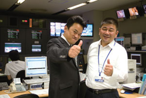 C-GRIPの黒口社長とテレビ金沢の大川次長　写真