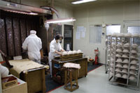 金型の設計・製造や塗装に関しても独自の技術を発揮　写真