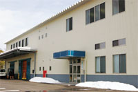 2007年11月に完成したばかりの本社工場　写真