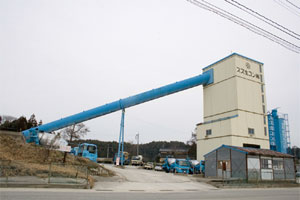 珠洲市内にある生コンクリート製造プラント　写真