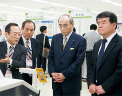 ISICO理事長の谷本正憲知事もトップセールスに訪れた。