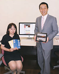 出村社長(写真右)と橋本次長