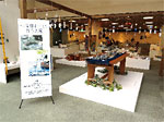 会場には全国から集めたガラス作品がずらりと並ぶ