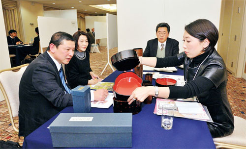 首都圏からバイヤーを招いて行った商談会の様子