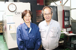 篠原博社長(右)と篠原悦子取締役　写真