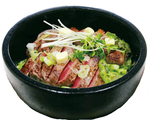 一番人気の「わら庄風ステーキ丼」。能登丼の中でもトップクラスの売れ行きを誇る　写真