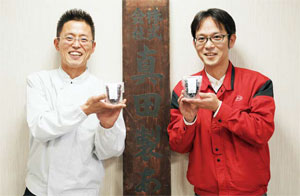 兄弟であんんお新たな可能性を追求する真田慎吾社長（左）と真田兼吾さん　写真