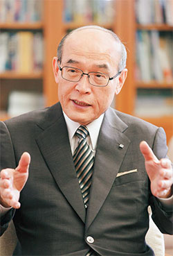 谷本正憲理事長　写真