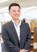 砂崎友宏専務　写真