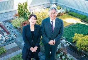 玉井禎人グリーンビズ事業部長と木下理恵広報営業課長の写真