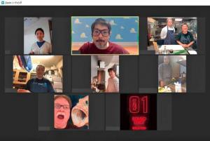 Zoom cookingの様子の写真。遠隔地にいる人達と能登をZoomでつないで調理と食事を楽しむ。