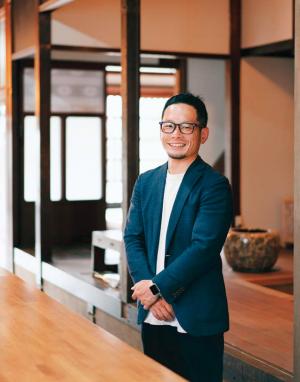 山田慈彦社長の写真。