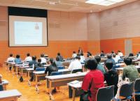 説明会の会場の様子。説明会では講師が商品企画の重要性やノウハウを伝授。