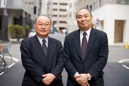 齋藤幸男氏（写真右）と倉本卓次氏（写真左）