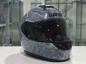 外郭部にセルロースナノファイバーだけを使用したヘルメットの試作品の写真