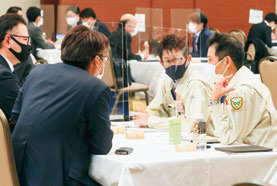 商談会の様子の写真。県内企業が県外大手・中堅企業に独自技術を売り込んだ。