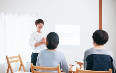 「親子DE発達凸凹(でこぼこ)学習塾86(はる)」の保護者向けレッスンの写真。