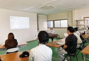 専門家による品質管理の社内勉強会の様子の写真