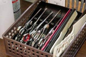 バーバージェントルで使用するはさみとくし