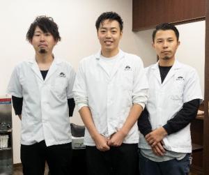 バーバージェントルの松尾さん、丹保さん、城宝さん（左から）