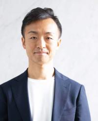 尾島 康仁氏の写真