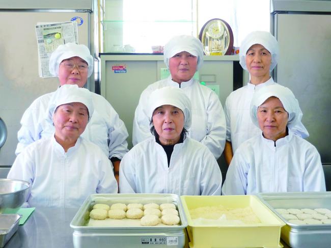 JA根上加工部会メンバーの写真