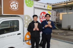 JA金沢市加賀れんこん部会　北博之部会長と天野翔之さん
