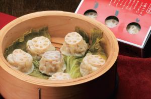 小坂レンコンしゅうまいの写真。県産豚肉の豊かな味わいとレンコンのシャキシャキとして食感が楽しめる
