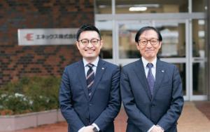 梅田社長と長男の智史副社長の写真
