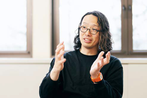 森田臣社長の写真。林業のビジネスチャンスを広げようと事業アイデアを練る。