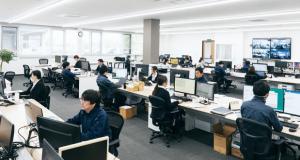 白山本社のオフィスの様子の写真。業務の効率化を進めている。