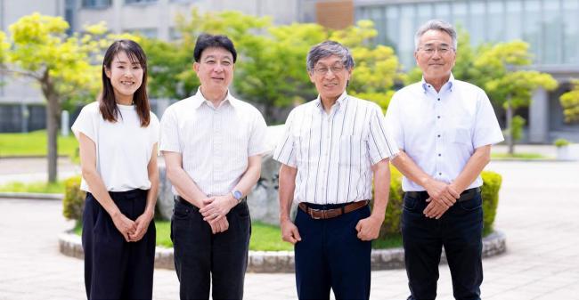 産学官連携学術交流センターのスタッフの皆さんの写真