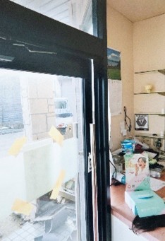 被災直後の店の中