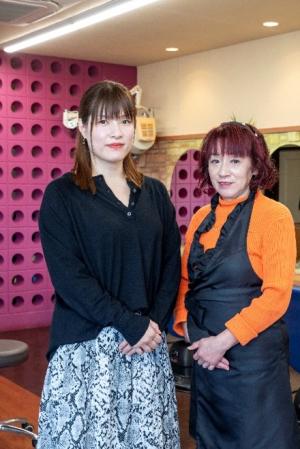 船本さん(左)とアシスタントの金子さん