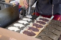 たい焼きを作っているところ４