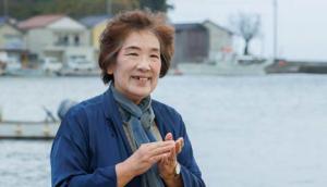 浅井園子専務の写真。