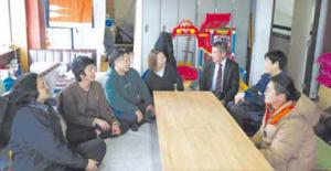 談笑する北澤さん、新谷さん、末政さん、下さん、北コ ーディネーター、納谷さん、楓さんの写真