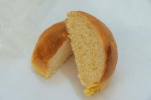 中がふわふわの「たまごパン」