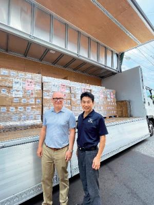 直江社長と直源醤油のパートナー のトッド・マーチン氏の写真