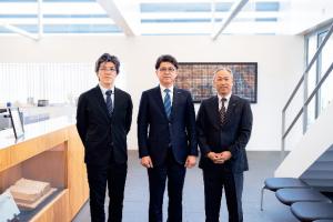 吉光副社長、吉光 社長、道専務の写真