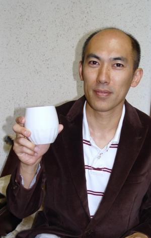 伊野功一専務の写真