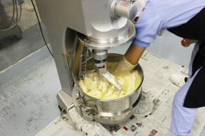 金澤兼六製菓 製造風景