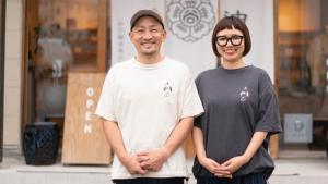 谷川貴昭社長と妻の谷川千穂専務の写真