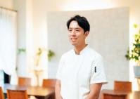 料理長の黒川恭平さんの写真